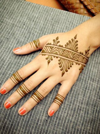 Simple Mehendi designs for upcoming festive occassions! | Indusladies