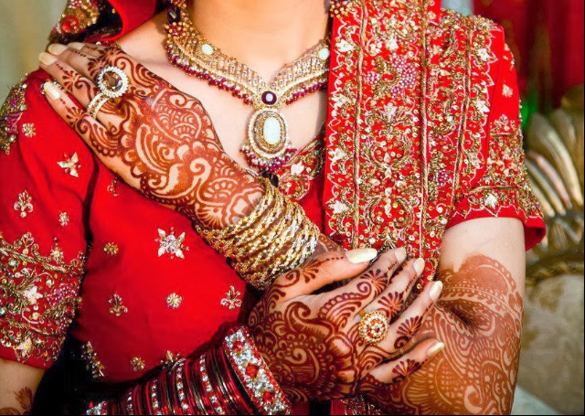 16 Latest and Modern Bridal Mehandi Designs