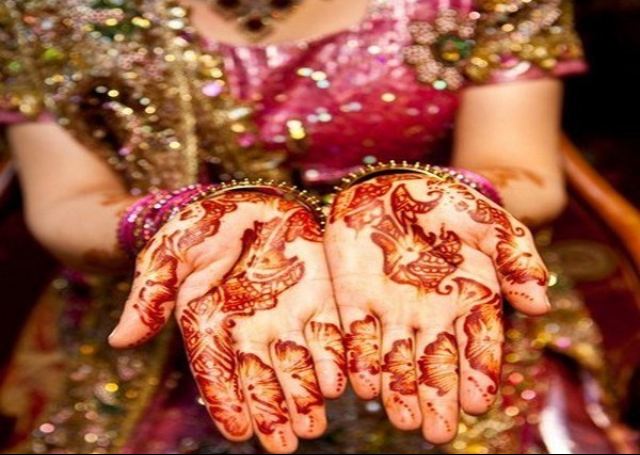 Look Special On Your Wedding Day with Bridal Mehandi Designs