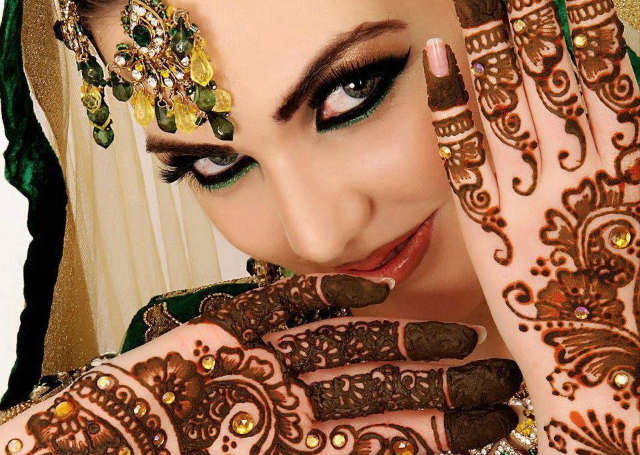Amaze Everybody With Beautiful Bridal Mehandi Designs